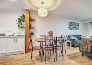 Dining - Cedar Cottage Unit 5 (Bright)