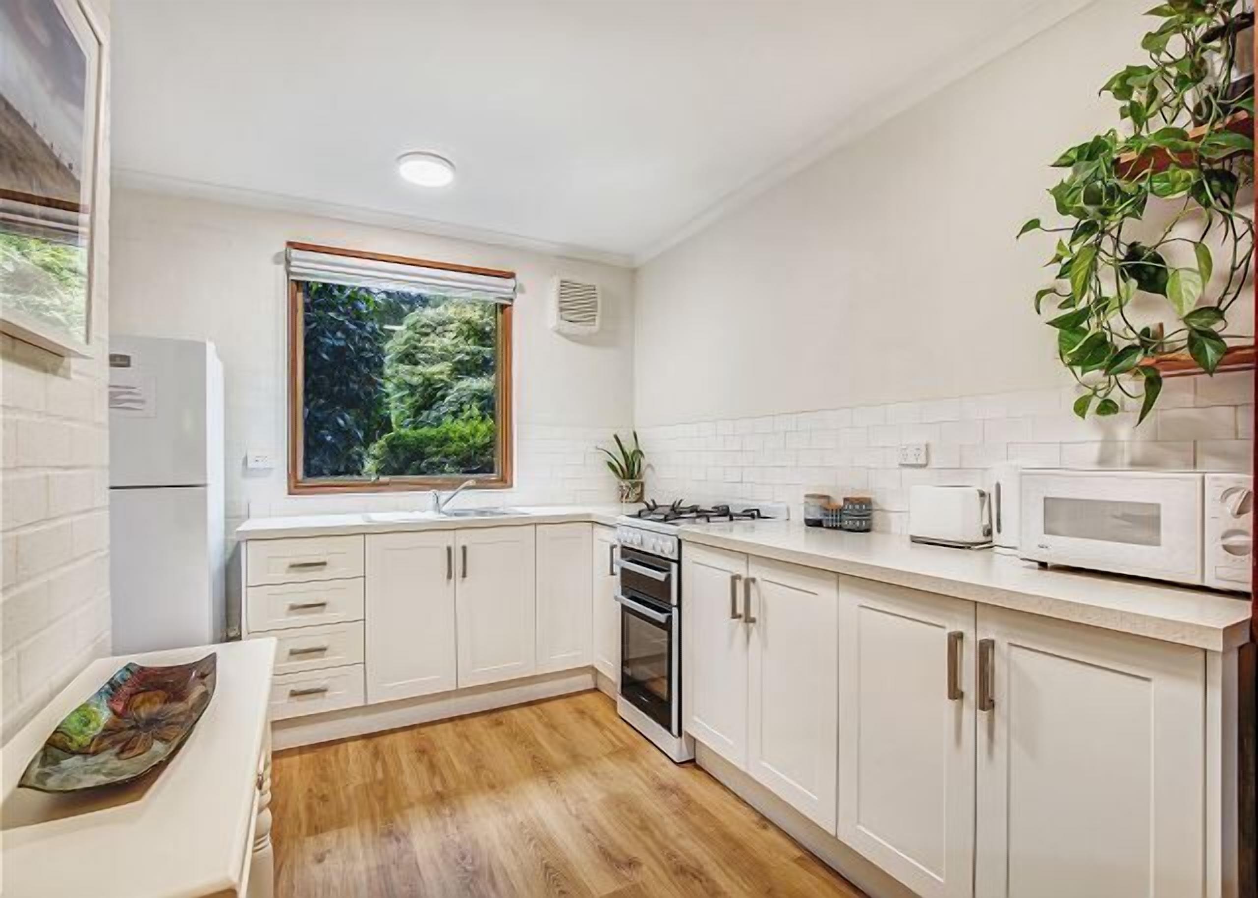 Full-sized fridge, microwave, oven, toaster