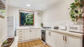 Full-sized fridge, microwave, oven, toaster