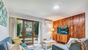 Living area - Cedar Cottage Unit 5 (Bright)