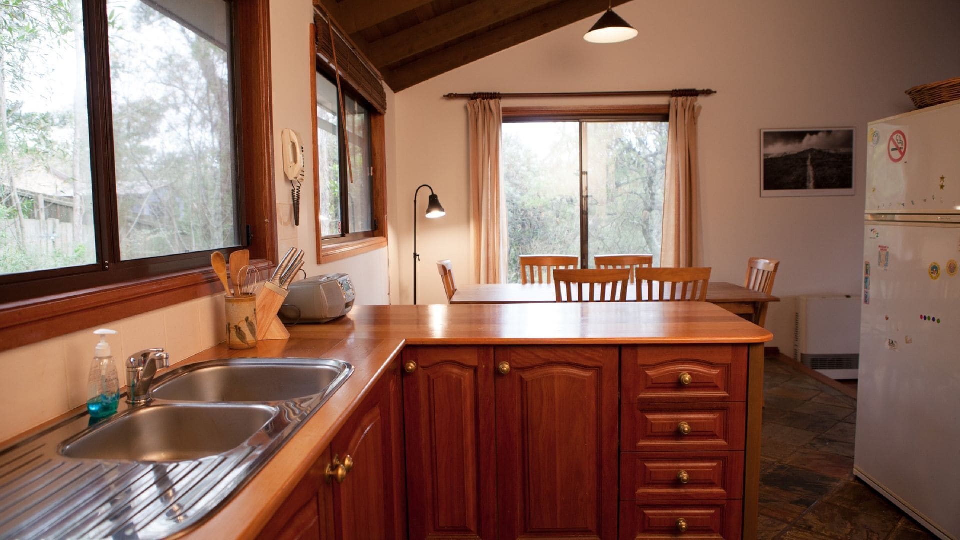 雪櫃、微波爐、焗爐、爐具