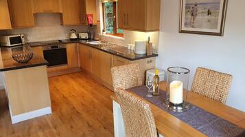Cottage | Dapur pribadi | Lemari es, microwave, oven, dan kompor