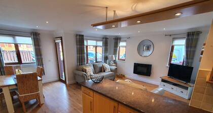 Stunning 2 Bedroom Pet Friendly Lodge