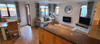 Stunning 2 Bedroom Pet Friendly Lodge