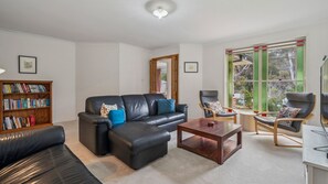 Smart TV, DVD player - Minnehaha @ Katoomba (Katoomba)