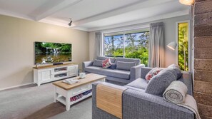 Smart TV, fireplace - Oak and Cedar @ Katoomba (Katoomba)