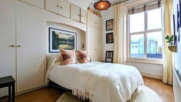 1 bedroom, iron/ironing board, travel cot, WiFi