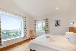3 bedrooms, iron/ironing board, travel crib, WiFi