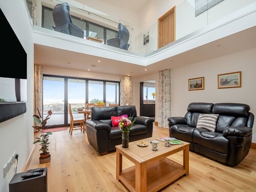 Spectacular Coastal House with Views Across Aberdovey Estuary
