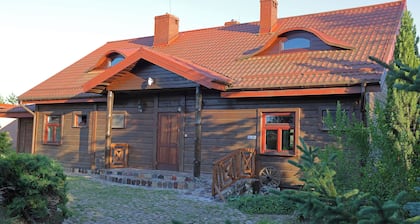 Comfortable vacation home with lots of privacy and private access to a huge lake