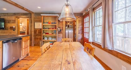 Gorgeous Mtn. View, 1920 Timpson Creek School House. Near Lake Burton