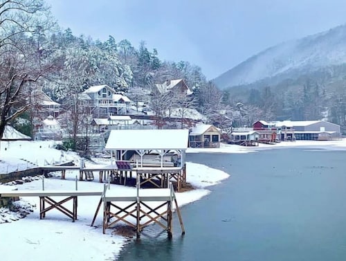 Gorgeous Mtn. View, 1920 Timpson Creek School House. Near Lake Burton
