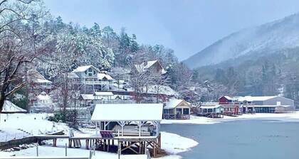 Gorgeous Mtn. View, 1920 Timpson Creek School House. Near Lake Burton