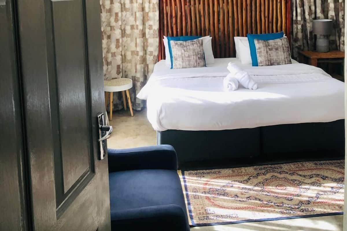 Deluxe-Suite | Allergikerbettwaren, Daunenbettdecken, Minibar, individuell dekoriert