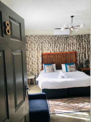 Suíte luxo | Roupas de cama antialérgicas, edredons de pluma, frigobar