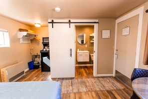Classic Room, 1 Queen Bed | Blackout drapes, iron/ironing board, free WiFi, bed sheets - Woodland Motel (Salida)