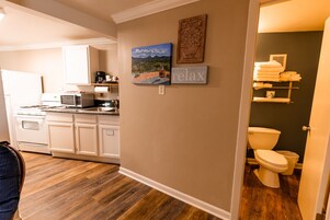 Cortinas blackout, tabla de planchar con plancha y wifi gratis 