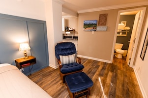 Family Suite, 1 King Bed with Sofa bed | Blackout drapes, iron/ironing board, free WiFi, bed sheets