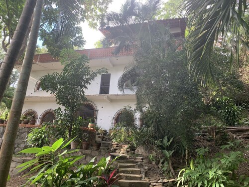 CASAS LAS PAROTAS - 3 BR, 2 Bath home, on hillside overlooking Yelapa Bay