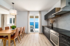 Fridge, microwave, oven, stovetop - New! Villa Atopos with heated private pool, 5 bedrooms, Cinema room, panoramic sea views (Omis)