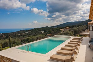 Alberca al aire libre 