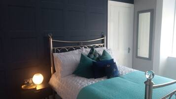 Cottage, 1 Bedroom (Gone Fishing) | Individually decorated, individually furnished, iron/ironing board