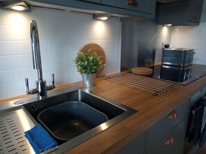 Cottage, 1 Bedroom (On yer Bike) | Private kitchen