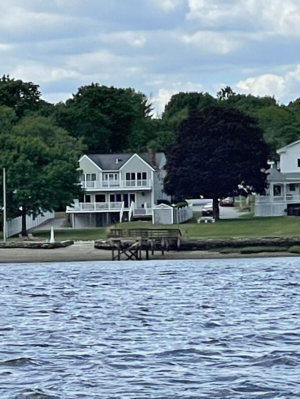 Exterior - The Tequila Sunrise House is a beautiful waterfront 5 Bedroom home (Somerset)