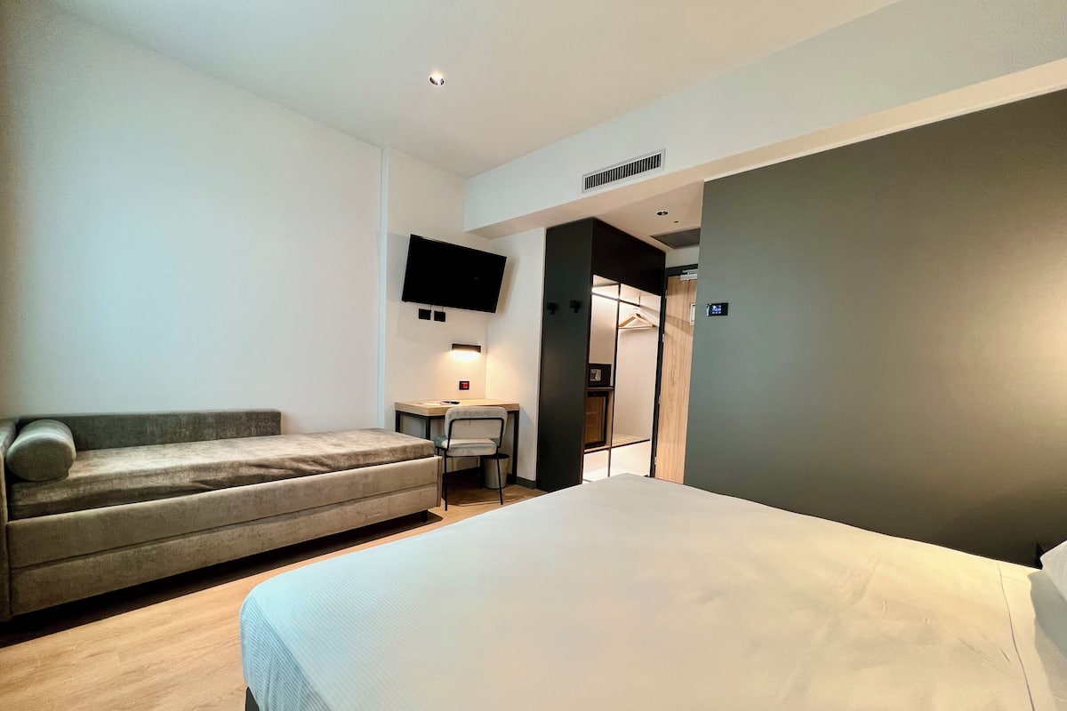 1 slaapkamer, een kluis op de kamer, geluiddichte muren