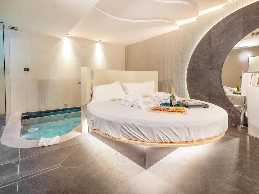 Sauna, hot tub, Swedish massages, massages