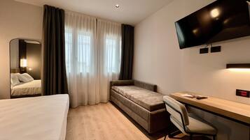 Superior Double Room | In-room safe, soundproofing, iron/ironing board, free WiFi