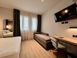 Superior Double Room | In-room safe, soundproofing, iron/ironing board, free WiFi