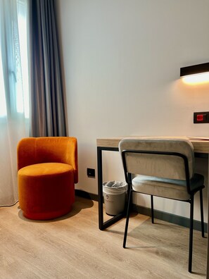 Caja de seguridad en la habitación y sistema de insonorización 