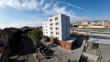 المنشأة من الخارج