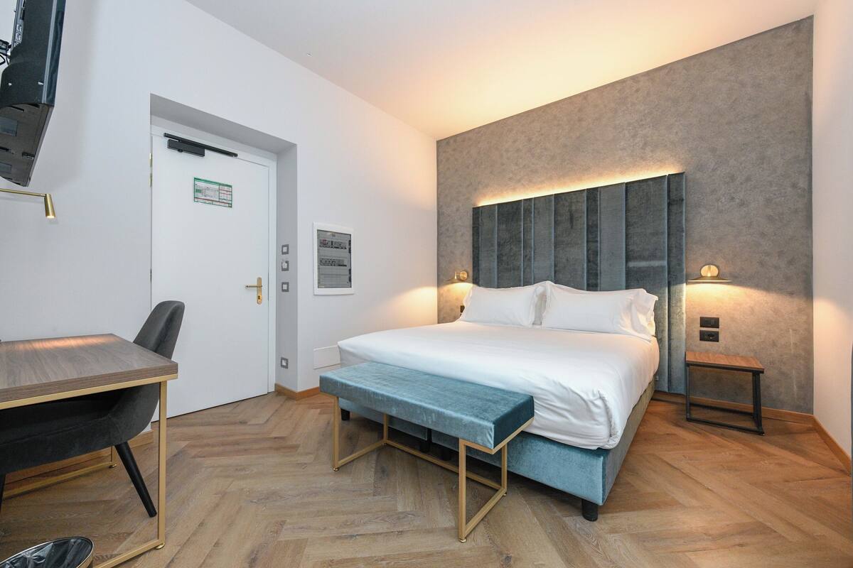 Dobbeltrom – superior | Dundyner, minibar, safe på rommet og skrivebord
