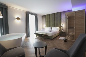 Habitación exclusiva | Edredones de plumas, minibar, caja fuerte y escritorio