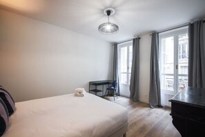 2 bedrooms, desk, iron/ironing board, travel cot