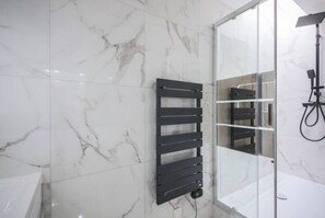 Hair dryer, towels - 1.Appart 4Pers#2 Chambres#Commerce#FullEquipped (Paris)