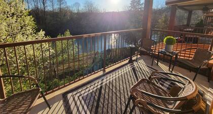 River Dreams- Serene Retreat close to Parkway but peaceful and quiet.