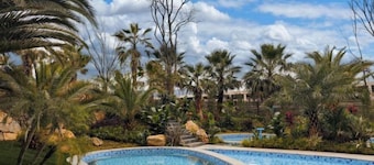 Fuxian Lake Dolphin Bay Hotel (Cambrian Town Flagship Store)