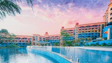 حمام سباحة خارجي