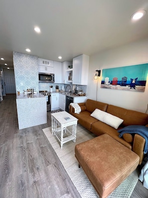 Smart TV - Beachfront Top Floor Front Gulf View Balcony 1Bed 1Bath Bunk Beds Custom Design (Galveston)