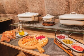 Free daily buffet breakfast - ANAHUARQUE (Cusco)
