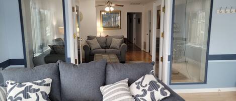 スマートテレビ、DVD プレーヤー