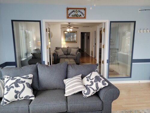 **NEW** Condo above bakery in Downtown Frankfort w/ Sunroom view of Betsie Bay!