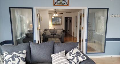 **NEW** Condo above bakery in Downtown Frankfort w/ Sunroom view of Betsie Bay!