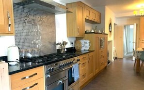 Fridge, microwave, oven, stovetop - No 3 Brooklands - Central location (Filey)