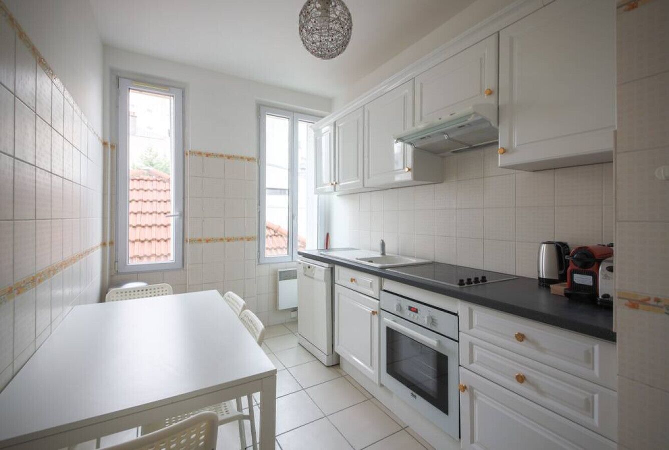 Fridge, microwave, oven, coffee/tea maker