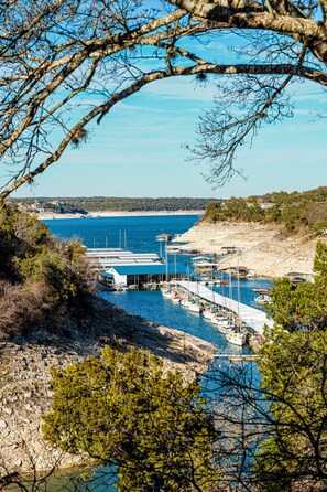 Property grounds - Waterfront Home on Lake Travis (Lakeway)