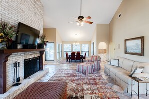 House, Multiple Beds, Patio (Bermuda Cove) | Living area | 42-inch flat-screen TV with digital channels - Waterfront Home on Lake Travis (Lakeway)